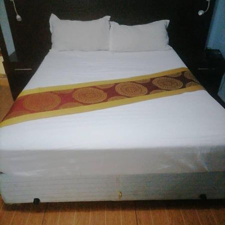White City Inn กาโบโรเน ภายนอก รูปภาพ