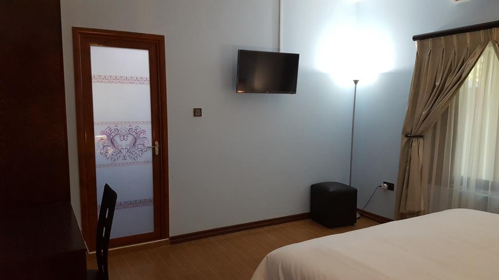 White City Inn กาโบโรเน ภายนอก รูปภาพ